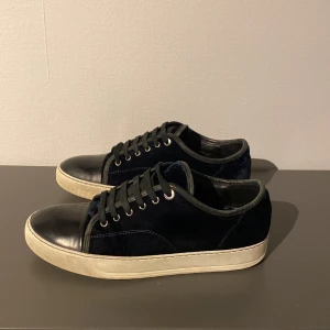 Lanvin skor - Tja, säljer ett par lanvin skor med storleken 40 men passar 41-41,5. Skicket är bra. Öppen för trades, hör av er vid minsta fundering!!