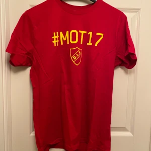 Djurgården hockey tshirt - Nyskick. Använd en gång. Slutspelströja från 2019.