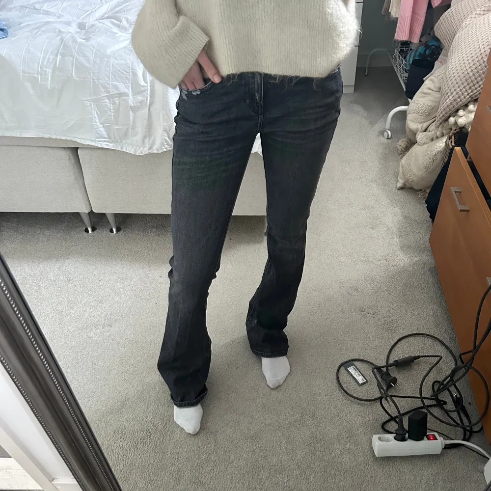 Säljer mina snygga diesel jeans då de tyvärr är för stora för mig💗. Jeans & Byxor.