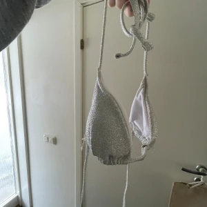 Glitter bikini - Snygg unik bikini topp i glitter. Storlek xs