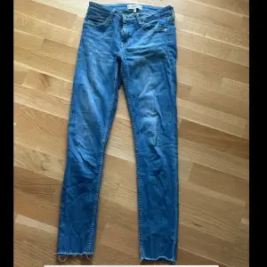 Säljer dessa jeans som är använda nångång som är från mango i ”Olivia”.  🩷