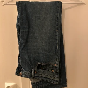 Low Waist Filippa K - Low Waist Washed Jeans. Använder aldrig, små för mig. 31/32. Kan diskutera pris. Stor i storlek.