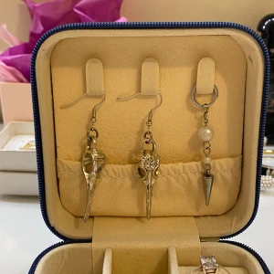 Silver döskalle örhängen - Jättefina döskalle örhöngen i silver, hör av er vid frågor💕