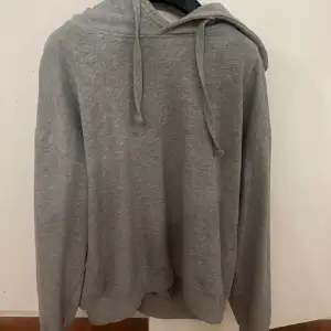En grå hoodie från lager 157 i jätte bra skick🩷 Priset går alltid att diskutera oxh köparen står för frakt 🩷