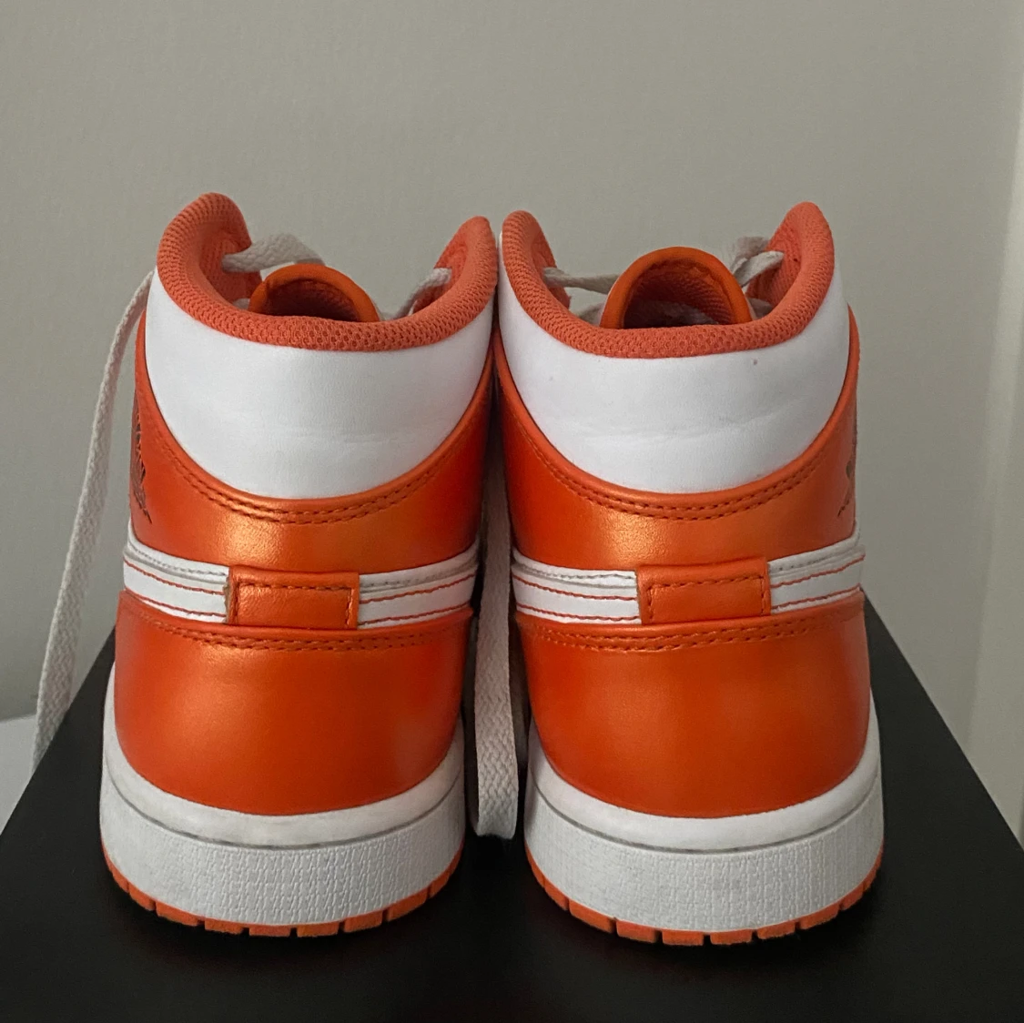 Jordan 1 Metallic Orange - 92