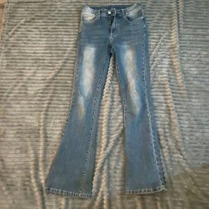 Låg midja boot cut - Använd några gånger säljer eftersom jag vuxit ur den
