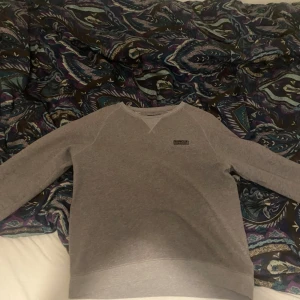 Barbour sweatshirt  - Säljer nu min gamla barbour sweetshirt storlek M 300kr kan sänka vid snabb affär