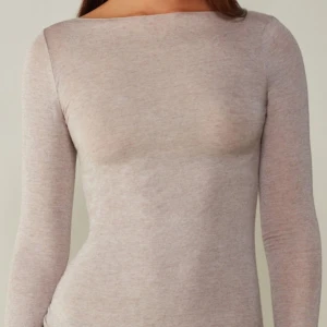 Intimissimi tröja - Beige intimissimi tröja. Säljer då den är för stor för mig💕nypris 450kr