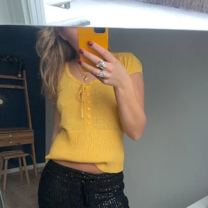 Topp🧡🧡 - Super gullig typ stickad topp i en såå cool färg🧡😍