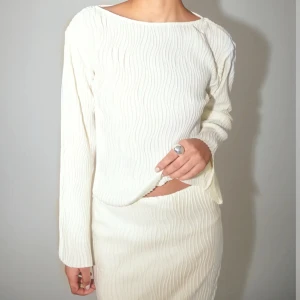 Topp  - Säljer denna långärmade tröja från Gina Tricot i svart, storlek Xs. Helt ny och aldrig använd. Köparen står för frakt❤️