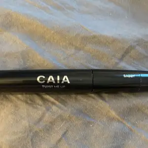 Mascara från Caia Cosmetics som går att snurra borsten så man får olika resultat. Endast använd 2 gånger  FRAKT TILLKOMMER 