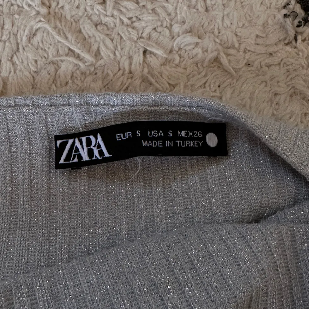 Mycket bra skick, använd några få gånger, storlek S men väldigt stretchig, från Zara!💖. Toppar.