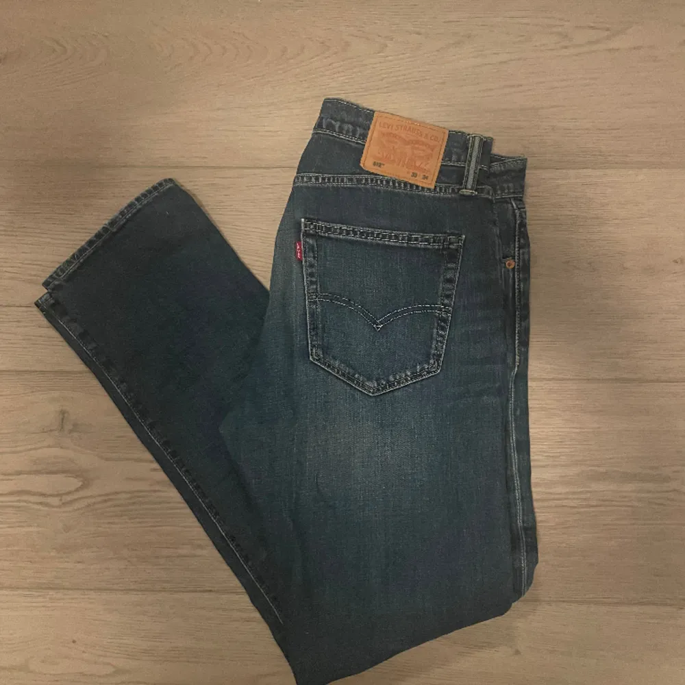 Säljer dessa Levis jeansen, eftersom de inte kommer till användning . Jeans & Byxor.