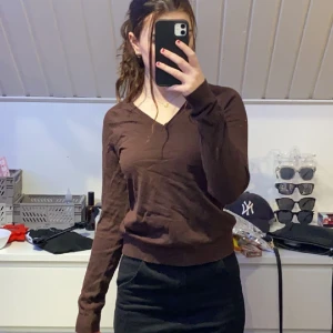 V ringad tröja - Brun v ringad tröja från zara 