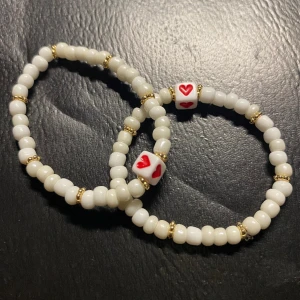 Matchande armband - Skit söta matchande resår armband med guld detaljer