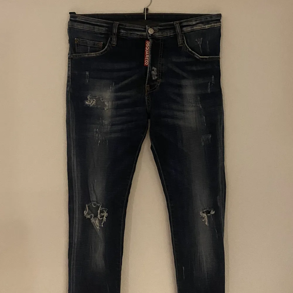Säljer ett par helt nya Dsquared stl 44. Köpta i USA. Jeans & Byxor.