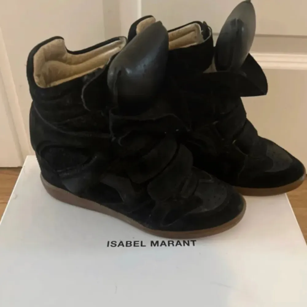 Funderar på att sälja mina Isabel Marant skor! Skriv vid frågor💗👌 ❗️Är bortrest❗️. Skor.