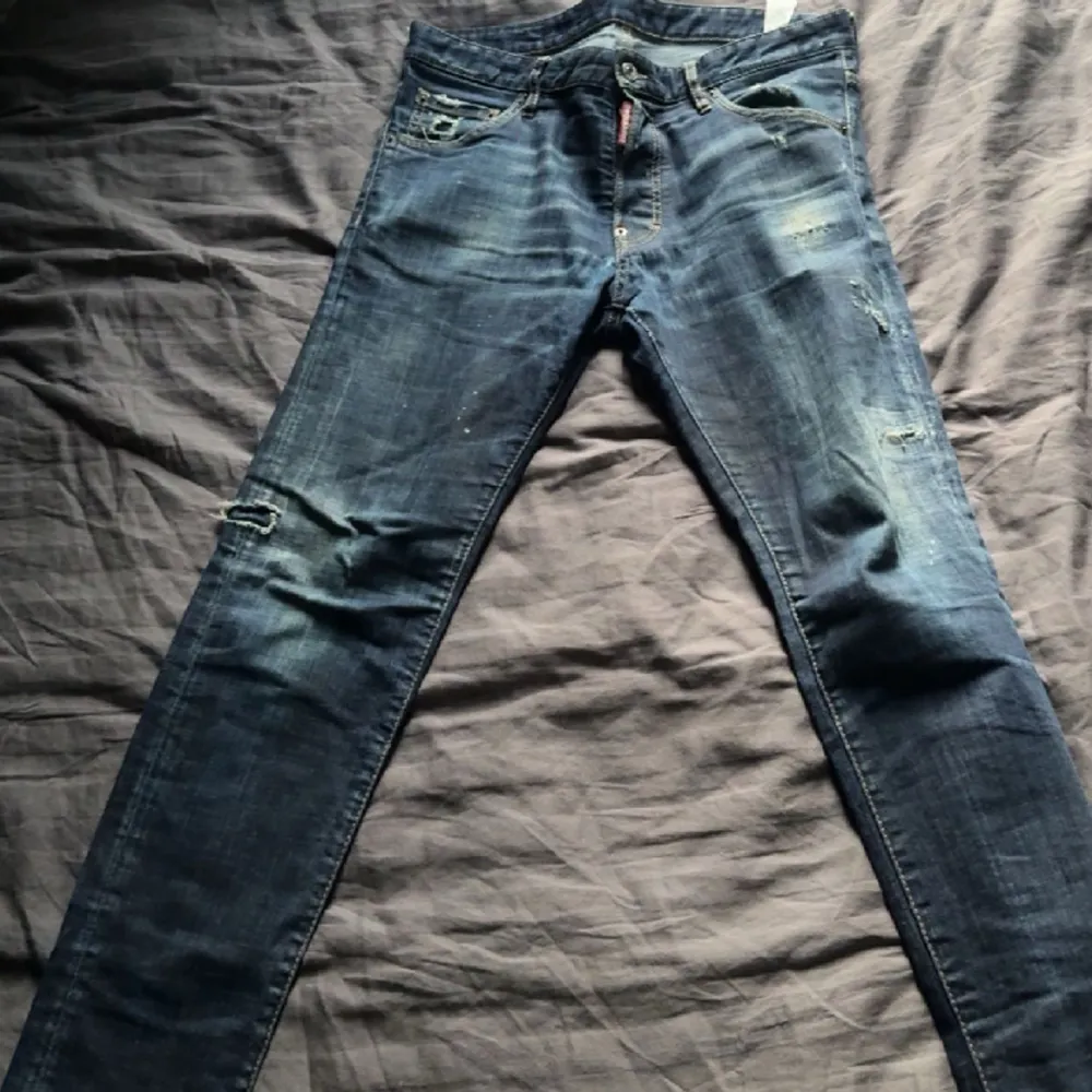 Äkta dsquared2 jeans Zlatan kollektionen, ny pris 4799 de är storlek 48. De är inte sönder någonstans. . Jeans & Byxor.