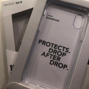 Genomskinligt mobilskal  - Helt nytt och oöppnat. Råkade köpa två 🤌. På bild två ser ni hur de ser ut på. Sitter fint enligt mig 💋. Bara att trycka på ✨köp✨ om du inte har några frågor såklart 🫶