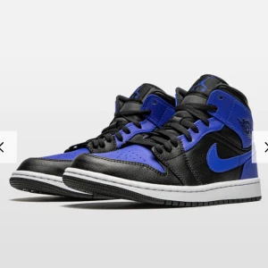 Jordan hyper royal mid  - Använda fåtal gånger och är i väldigt bra skick. Kontanta för fler bilder.