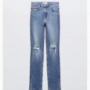 Snygga zara jeans som tyvärr inte kommer till användning, uppsydda några cm men passar mig perfekt som är 160. Ny skick!