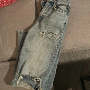 Jenas  - Jenas från Gina tricot med slitningar använda några få gånger  