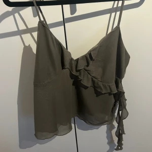 Mesh linne - Passar inte min still! Men den kan man använda över allt ser jätte snyggtoxh passar många outfits 