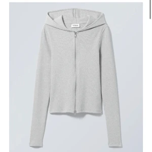 Weekday zip hoodie - Lägger upp denna igen! INTRESSEKOLL på min fina zip hoodie från Weekday, använd endast 1 gång! köpte för 470kr