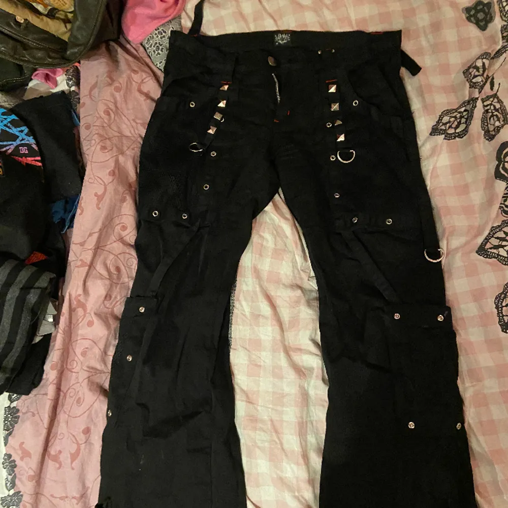 Lågmidjade+bootcut vintage byxor från blacklist som påminner om tripp nyc byxor- säljer för dom sitter lite för stort i midjan för mig. Fråga frågor i dm och lägg pris suggestions. Jeans & Byxor.