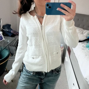 Vit kofta! - Snygg vit kofta som är så fräsh😍