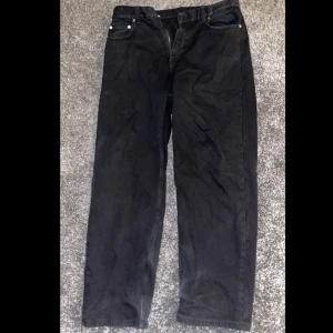 Weekday Galaxy baggy jeans  - Sparsamt använda, nypris 600 kr, baggy, säljer för ja inte använder längre, pris kan diskuteras vid snabb affär