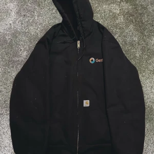 Carhartt Hooded Jacket  - Carharrt Detroit Hooded Jacket   Bekväm och varm  Storlek M  Från 90-00 talet