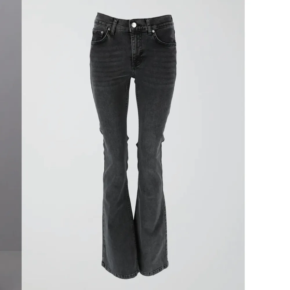 Jeans från Gina Tricot i storlek 34 nästan aldrig använda pga köpte fel storlek, skriv för mer bilder . Jeans & Byxor.