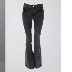 Jeans från Gina Tricot i storlek 34 nästan aldrig använda pga köpte fel storlek, skriv för mer bilder 