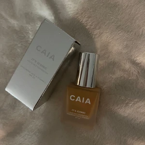 Caia foundation  - Helt ny och oanvänd foundation i färg 3W från Caia😍 Säljer då jag råkade beställa två 💕💓💖💞nypris 325kr