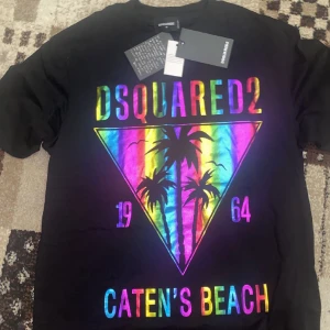 Dsquared t shirt - Helt ny dsquared tshirt aldrig använd eller något liknande alla taggar finns kvar. Kan mötas. Upp i Malmö och kan fraktas