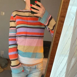 randig stickad tröja! - supersöt stickad tröja! pris kan diskuteras, kom priv vid frågor 🩷 