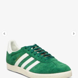 Adidas skor - Gröna adidas gazelle skor. Endast använda 1 gång. Super bra skick och pris!