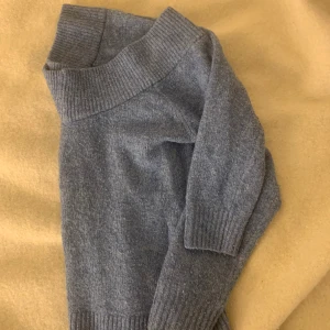 Stickad tröja  - Hej! Säljer nu min stickade tröja som jag tyvärr inte använder längre.🩷