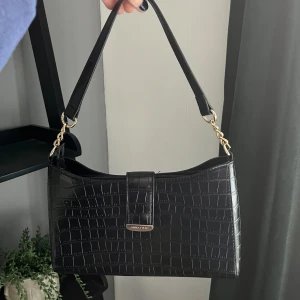 Väska - Liten väska från Anna field 🖤