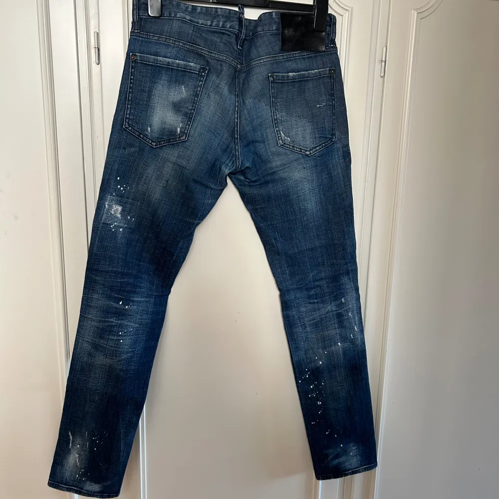 Dsquared jeans  Jeansen är i gott skick  Storlek : 48 . Jeans & Byxor.
