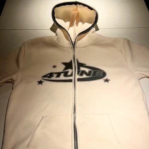 4Tune Zip Hoodie - Beige 4Tune zip hoodie i bra skick. Size S.