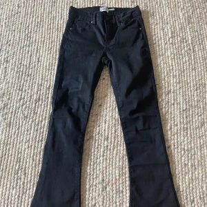 Lager 157 jeans - Svarta flare jeans från lager 157. Använda 2-3 gånger. Bra skick, inga defekter.💕Köparen står för frakten.