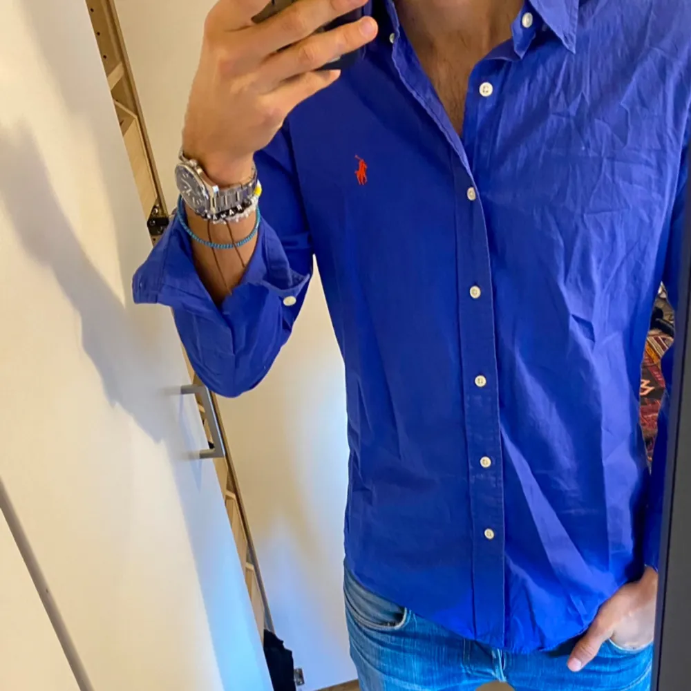 Snygg blå Ralph Lauren skjorta i storlek M . Skjortor.