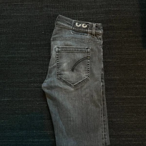 Dondup jeans! - Storlek 32  Mörk gråa 