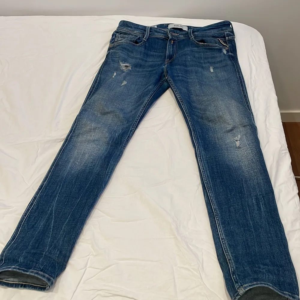 rätt använda med slitningar men har definitivt massa användningar kvar  storlek 30 30. Jeans & Byxor.