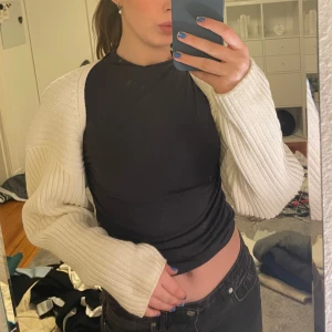 Bolero - Bolero liknande stickad kofta från Hm, aldrig använd. Storlek M men passar även S