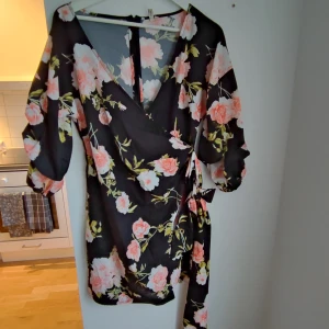 Klänning  - Superfin klänning  Oanvänd.