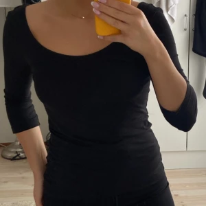 Svart tröja  - Jätte fin men används inte 