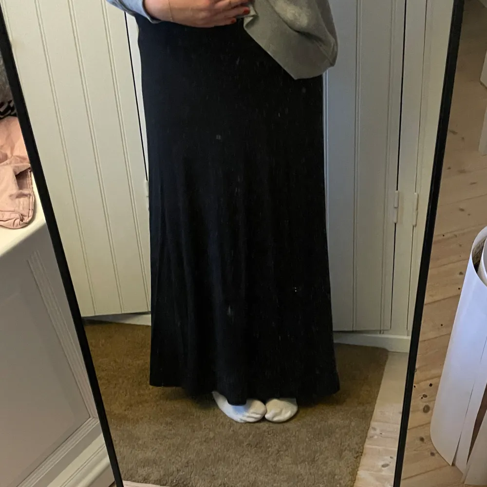 Lång mjuk svart kjol från Anna Field, används inte då ja har en i princip likadan som jag älskar och använder hela tiden. . Kjolar.
